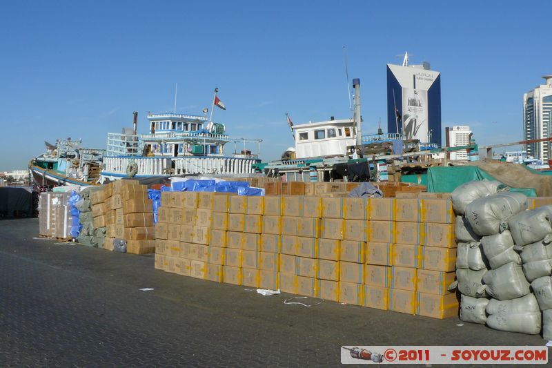 Dubai Deira - Dhows wharfage
Mots-clés: Al BarÄá¸©ah mirats Arabes Unis geo:lat=25.25692260 geo:lon=55.31989574 UAE United Arab Emirates Dhow bateau Deira