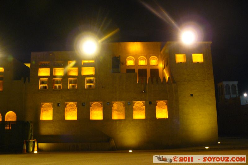 Bur Dubai by night - Shindagha - Sheikh Saeed al-Maktoum House
Mots-clés: Bur Dubai mirats Arabes Unis geo:lat=25.26789875 geo:lon=55.29042530 UAE United Arab Emirates Nuit Shindagha Sheikh Saeed al-Maktoum House