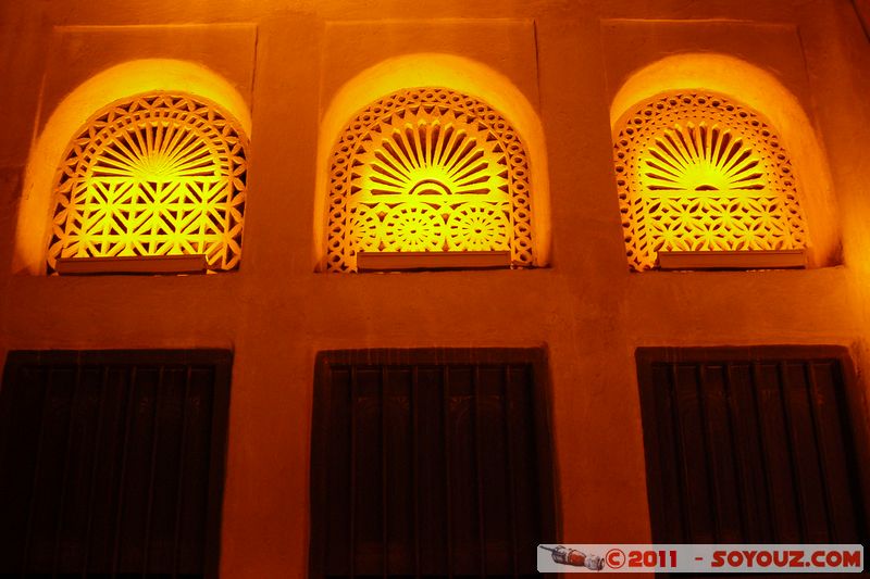 Bur Dubai by night - Shindagha - Sheikh Saeed al-Maktoum House
Mots-clés: Bur Dubai mirats Arabes Unis geo:lat=25.26822162 geo:lon=55.29026481 UAE United Arab Emirates Nuit Shindagha Sheikh Saeed al-Maktoum House
