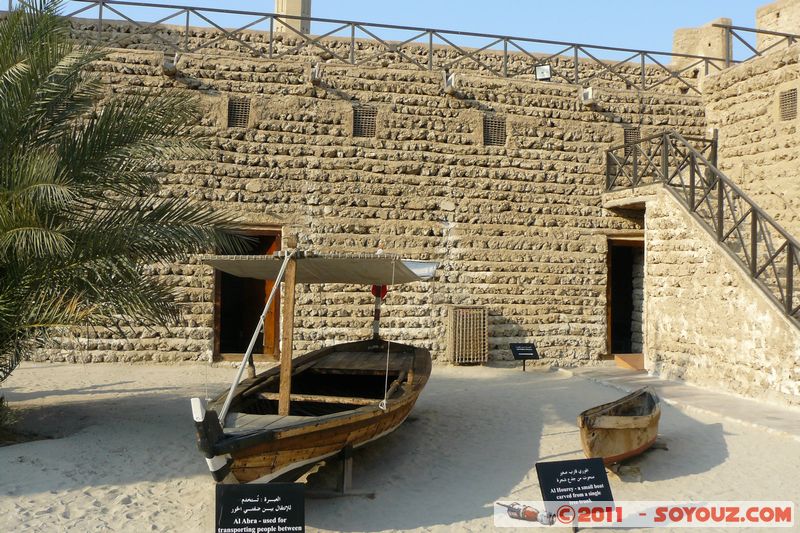 Bur Dubai - Dubai Museum (Al-Fahidi Fort)
Mots-clés: Bur Dubai mirats Arabes Unis geo:lat=25.26343400 geo:lon=55.29744404 UAE United Arab Emirates Dubai Museum
