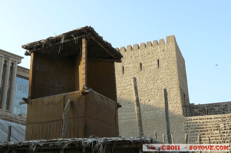 Bur Dubai - Dubai Museum (Al-Fahidi Fort)
Mots-clés: Bur Dubai mirats Arabes Unis geo:lat=25.26334229 geo:lon=55.29732678 UAE United Arab Emirates Dubai Museum