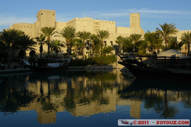 Dubai - Madinat Jumeirah Mall
Mots-clés: Al Safouh First mirats Arabes Unis geo:lat=25.13469312 geo:lon=55.18625182 UAE United Arab Emirates Madinat Jumeirah Mall Commerce