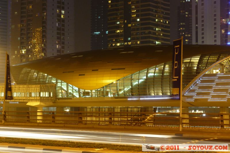 Dubai Marina by night - Jumeirah Lakes Towers Metro Station
Mots-clés: Emirates Hill First mirats Arabes Unis geo:lat=25.07082961 geo:lon=55.13668201 UAE United Arab Emirates Nuit metro Dubai Marina