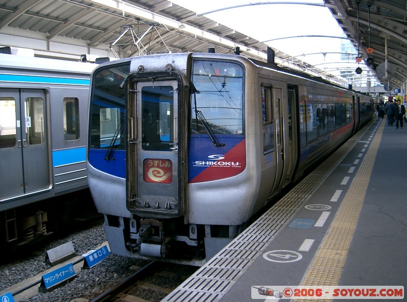 Trains Japonais - train de banlieu
Mots-clés: Trains