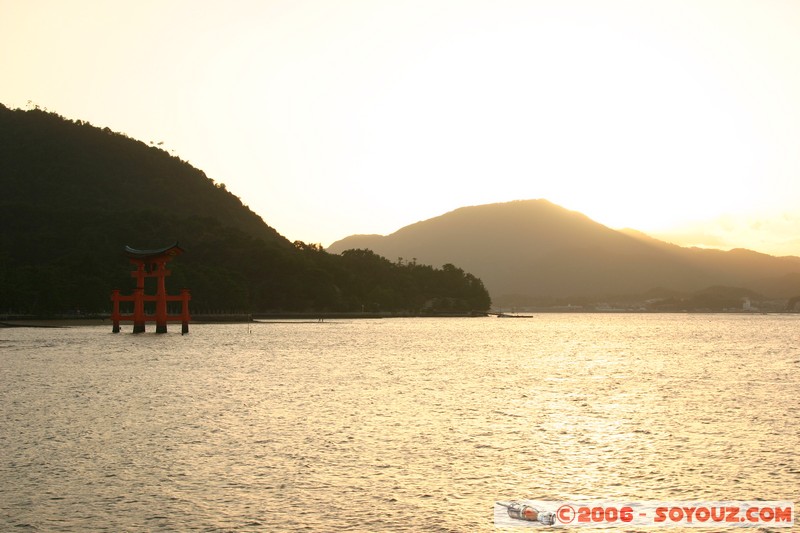 Sunset on O-torii gate
Mots-clés: sunset patrimoine unesco