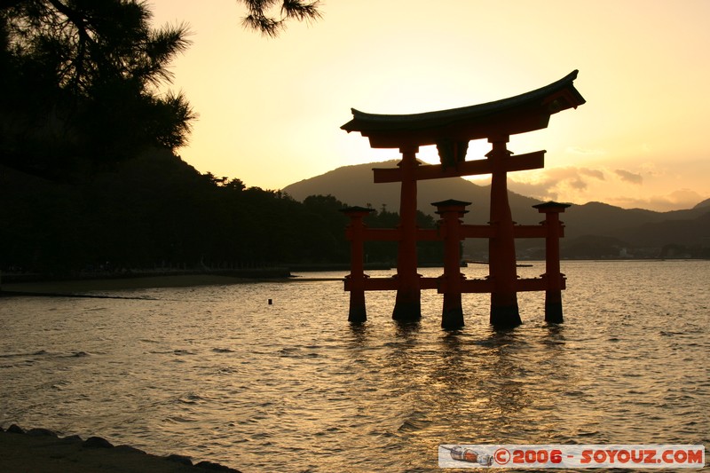 Sunset on O-torii gate
Mots-clés: sunset patrimoine unesco