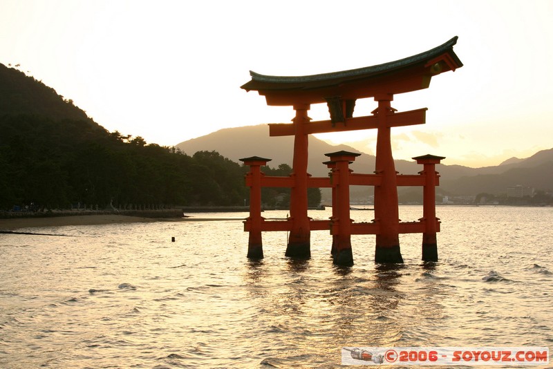 Sunset on O-torii gate
Mots-clés: sunset patrimoine unesco