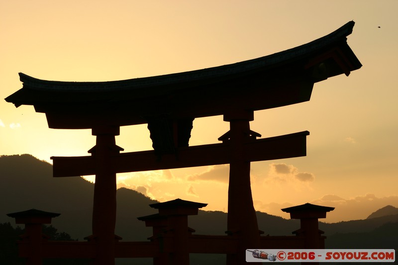 Sunset on O-torii gate
Mots-clés: sunset patrimoine unesco