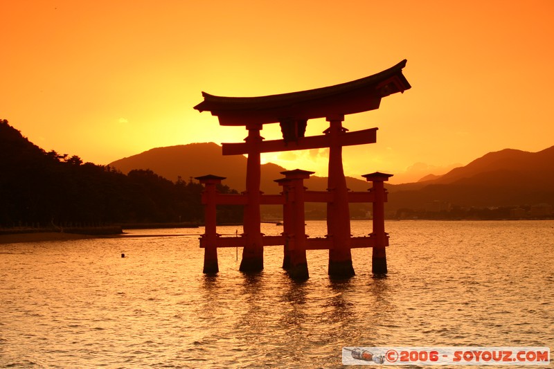 Sunset on O-torii gate
Mots-clés: sunset patrimoine unesco