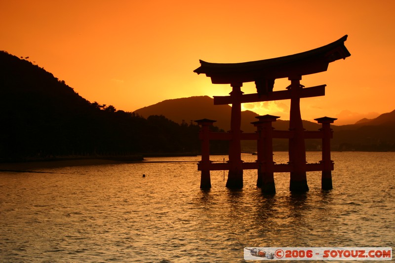 Sunset on O-torii gate
Mots-clés: sunset patrimoine unesco