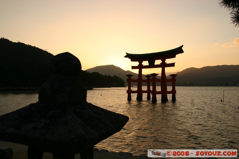 Sunset on O-torii gate
Mots-clés: sunset patrimoine unesco