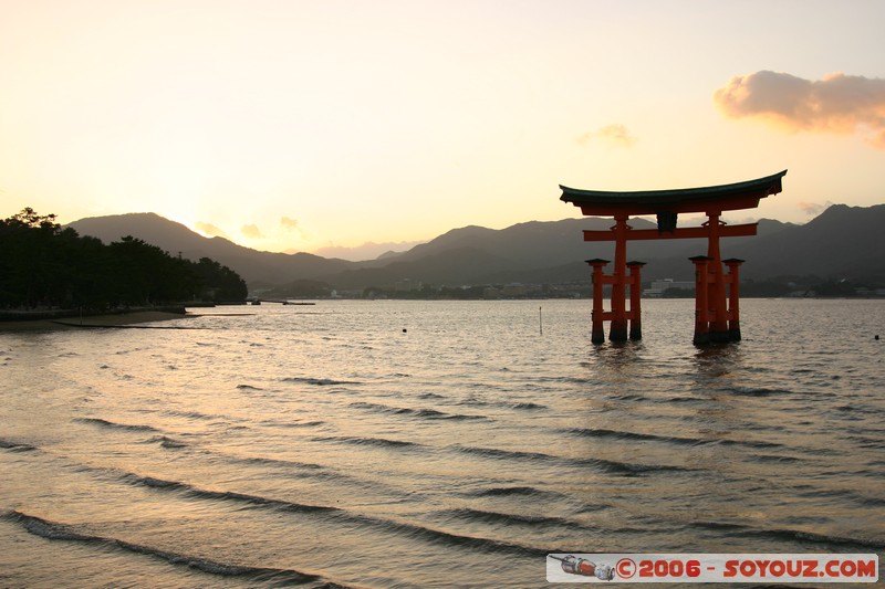 Sunset on O-torii gate
Mots-clés: patrimoine unesco