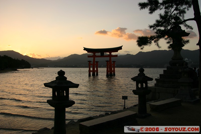 Sunset on O-torii gate
Mots-clés: patrimoine unesco