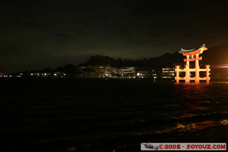 O-torii gate by night
Mots-clés: Nuit patrimoine unesco