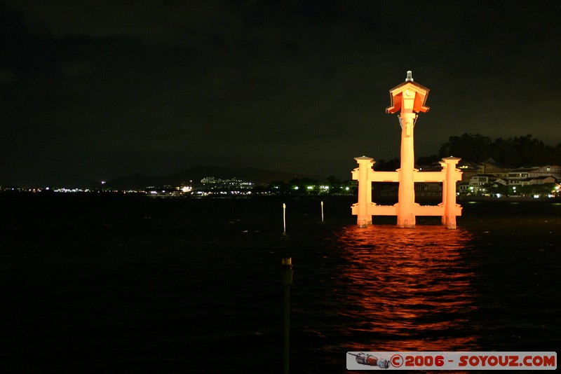 O-torii gate by night
Mots-clés: Nuit patrimoine unesco