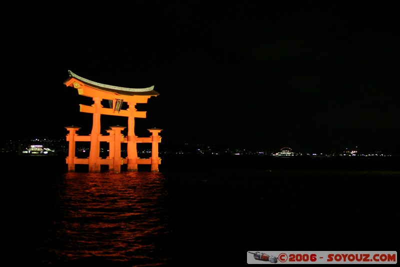 O-torii gate by night
Mots-clés: Nuit patrimoine unesco