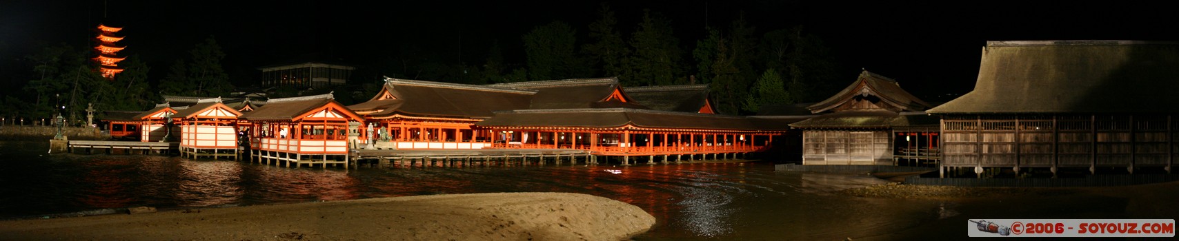 Itsukushima Shrine by night
vue panoramique
Mots-clés: Nuit patrimoine unesco