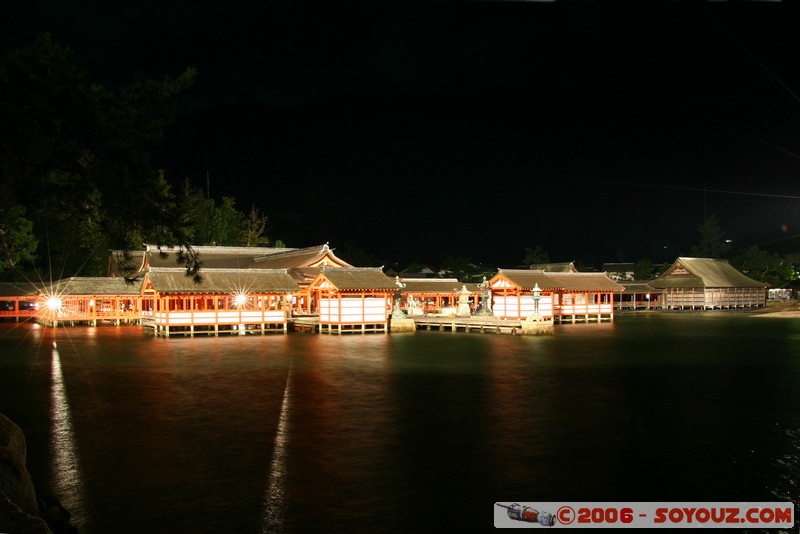 Itsukushima Shrine by night
Mots-clés: Nuit patrimoine unesco