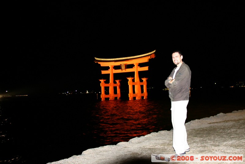 O-torii gate by night
Mots-clés: Nuit patrimoine unesco