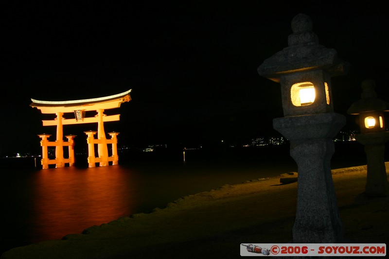O-torii gate by night
Mots-clés: Nuit patrimoine unesco