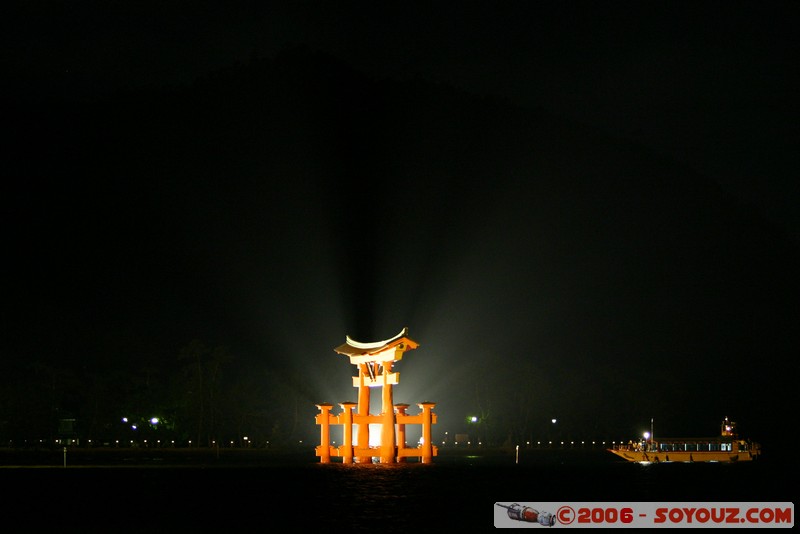 O-torii gate by night
Mots-clés: Nuit patrimoine unesco