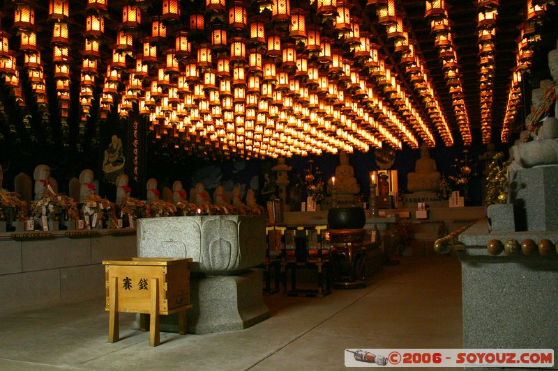 Daisho-in Temple - Henjyokutsu cave

