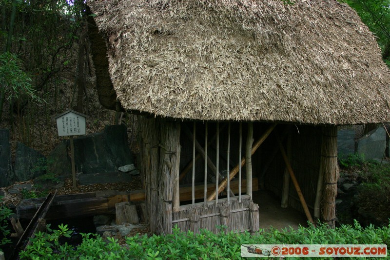 Architecture japonaise - moulin a eau pour la farine de riz
