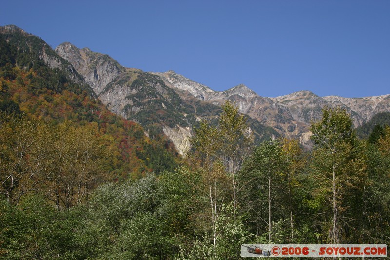 vue sur les montagnes entourant Shinhotaka
