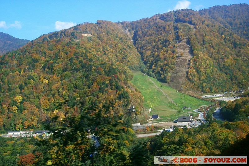 Paysages entre Shinhotaka et Takayama
Mots-clés: Automne Arbres