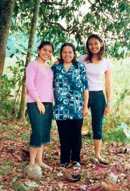 Kat, her mom and Hani
