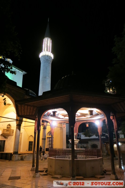Sarajevo by night - Bascarsija - Gazi Husrev-Bey´s Mosque 
Mots-clés: BIH Bosnie HerzÃ©govine Federation of Bosnia and Herzegovina geo:lat=43.85937209 geo:lon=18.42893779 geotagged Hrid Nuit Mosque Gazi Husrev-BeyÂ´s Mosque