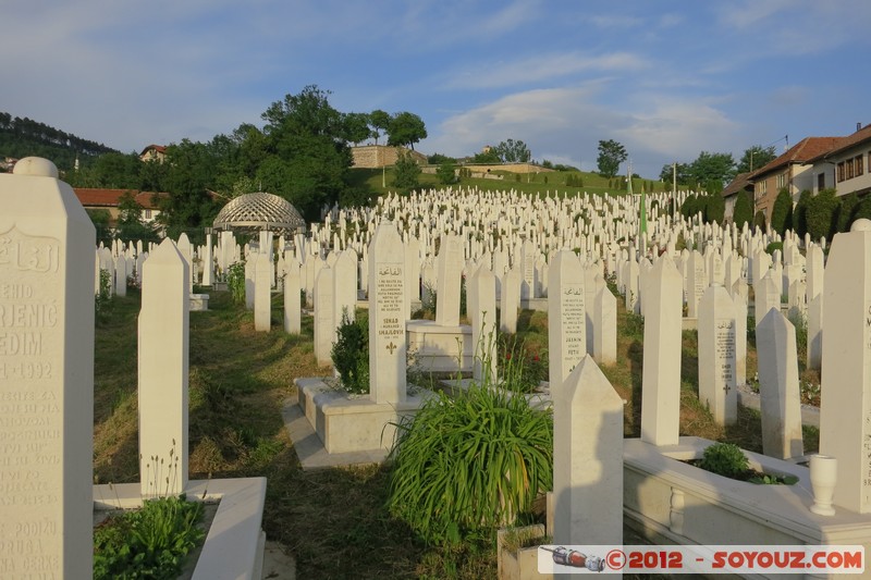 Sarajevo - Sehidsko spomen mezarje Kovaci (Martyr´s memorial cemetery Kovaci) 
Mots-clés: Bazen Lipa BIH Bosnie HerzÃ©govine geo:lat=43.86120667 geo:lon=18.43464000 geotagged Kovaci cimetiere sunset