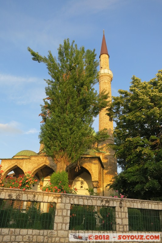 Sarajevo - Bascarsija - Havadze Durakaâ's Mosque
Mots-clés: Bazen Lipa BIH Bosnie HerzÃ©govine geo:lat=43.85928813 geo:lon=18.43093438 geotagged Havadze Durakaâ��s Mosque Mosque sunset