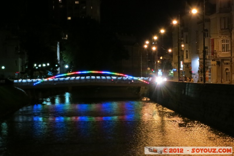 Sarajevo by night - Velma's Bridge (Cumurija)
Mots-clés: BIH Bosnie HerzÃ©govine Federation of Bosnia and Herzegovina geo:lat=43.85776309 geo:lon=18.42883535 geotagged Hrid Nuit Pont Velma&#039;s Bridge