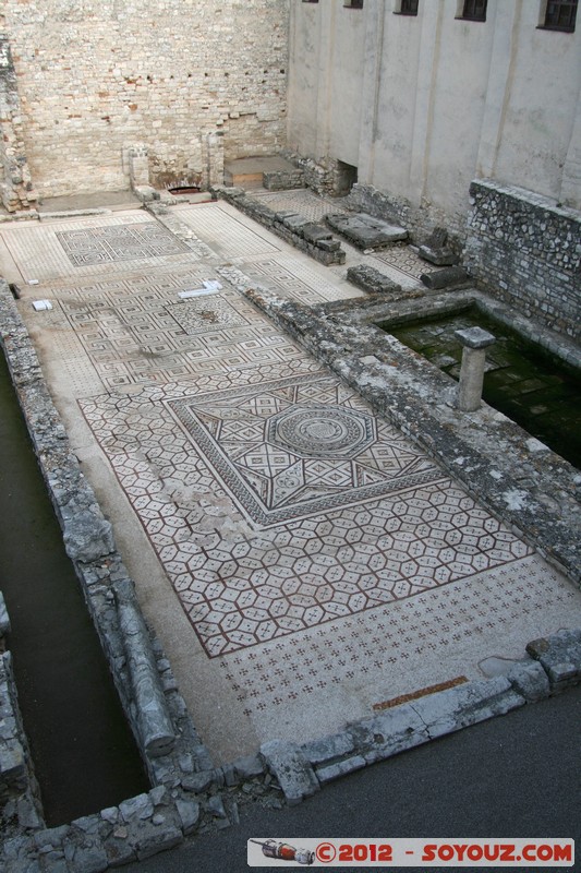 Porec - Euphrasian Basilica - Mosaic
Mots-clés: Croatie geo:lat=45.22878922 geo:lon=13.59330738 geotagged HRV Istarska Pore Eglise Monastere patrimoine unesco Mosaique