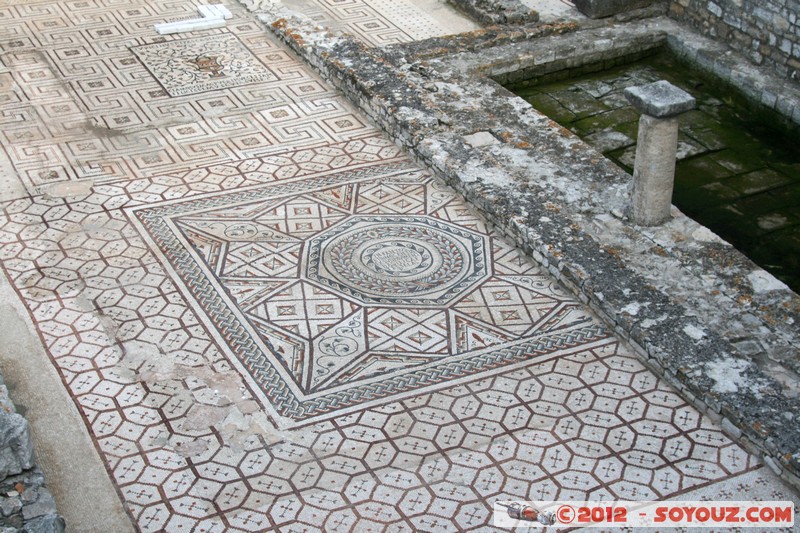 Porec - Euphrasian Basilica - Mosaic
Mots-clés: Croatie geo:lat=45.22879592 geo:lon=13.59326174 geotagged HRV Istarska Pore Eglise Monastere patrimoine unesco Mosaique