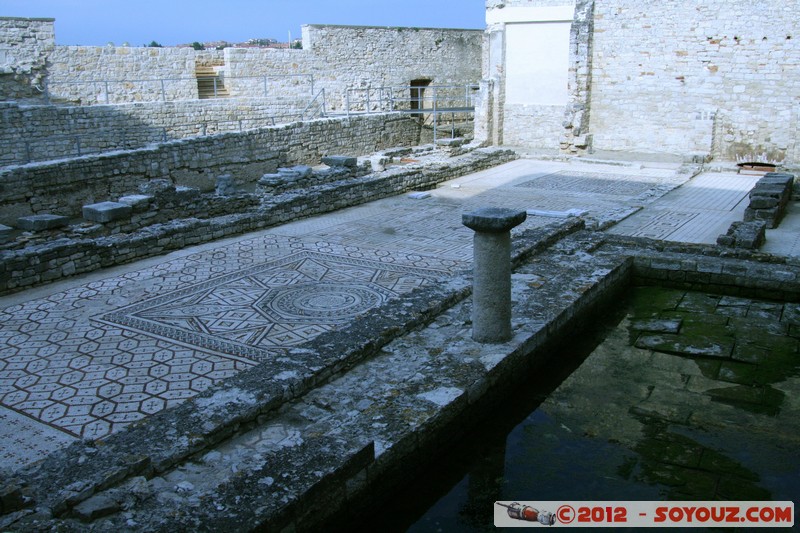 Porec - Euphrasian Basilica - Mosaic
Mots-clés: Croatie geo:lat=45.22869750 geo:lon=13.59336833 geotagged HRV Istarska Pore Eglise Monastere patrimoine unesco Mosaique