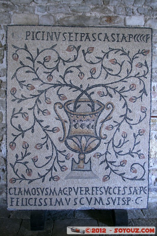 Porec - Euphrasian Basilica - Mosaic
Mots-clés: Croatie geo:lat=45.22876395 geo:lon=13.59339774 geotagged HRV Istarska Pore Eglise Monastere patrimoine unesco Mosaique