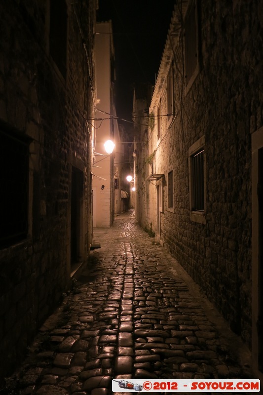 Trogir by Night - Momarska Ulica
Mots-clés: Croatie geo:lat=43.51670292 geo:lon=16.24959750 geotagged HRV Splitsko-Dalmatinska Trogir Nuit medieval patrimoine unesco