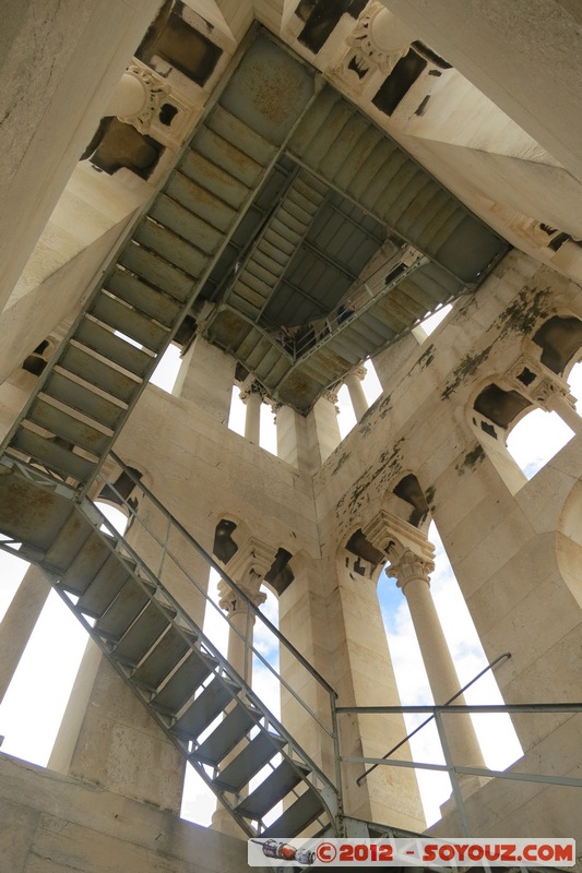 Split - Palace of Diocletian - Cathedral of St. Domnius - Stairs
Mots-clés: Croatie geo:lat=43.50818999 geo:lon=16.44031685 geotagged HRV Split Splitsko-Dalmatinska patrimoine unesco Palace of Diocletian Cathedral of St. Domnius Eglise