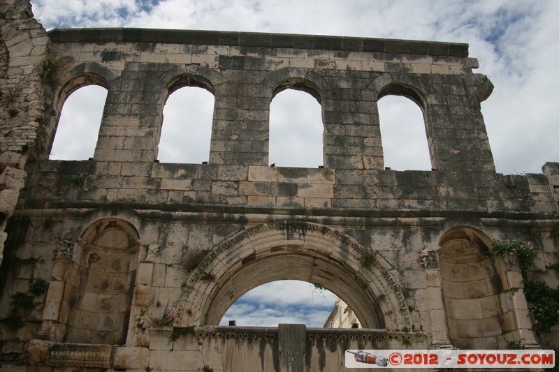 Split - Palace of Diocletian - Silver Gate
Mots-clés: Croatie geo:lat=43.50808159 geo:lon=16.44118010 geotagged HRV Split Splitsko-Dalmatinska patrimoine unesco Palace of Diocletian Ruines Romain