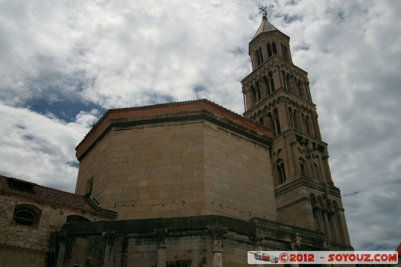 Split - Palace of Diocletian - Cathedral of St. Domnius
Mots-clés: Croatie geo:lat=43.50830675 geo:lon=16.44086342 geotagged HRV Split Splitsko-Dalmatinska patrimoine unesco Palace of Diocletian Ruines Romain Cathedral of St. Domnius Eglise