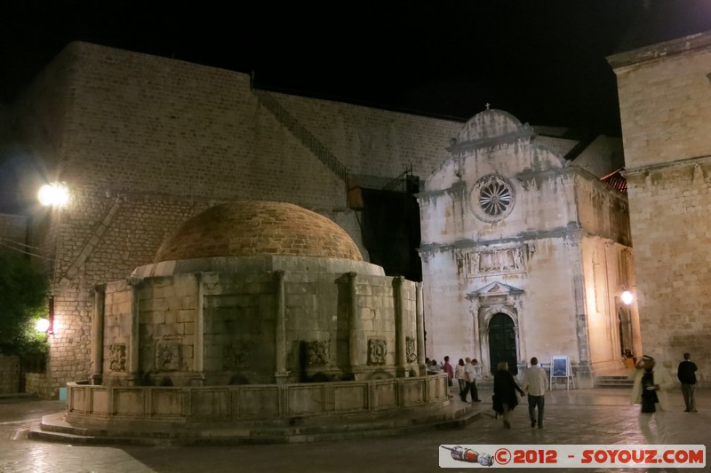 Dubrovnik by Night - Stradun - Velika Onofrijeva cesma
Mots-clés: Bosanka Croatie DubrovaÄ�ko-Neretvanska geo:lat=42.64141637 geo:lon=18.10723500 geotagged HRV Pile Nuit medieval patrimoine unesco Velika Onofrijeva cesma Fontaine