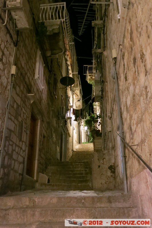 Dubrovnik by Night - Ulica Palmoticeva
Mots-clés: Bosanka Croatie DubrovaÄ�ko-Neretvanska geo:lat=42.64183024 geo:lon=18.10857190 geotagged HRV PloÄ�e Nuit medieval patrimoine unesco