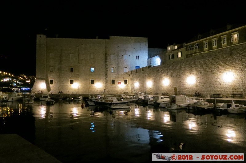 Dubrovnik by Night - City Port
Mots-clés: Bosanka Croatie DubrovaÄ�ko-Neretvanska geo:lat=42.64031140 geo:lon=18.11143822 geotagged HRV PloÄ�e Nuit medieval patrimoine unesco Port