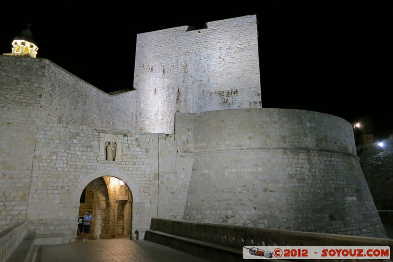 Dubrovnik by Night - Tvrdava Revelin
Mots-clés: Bosanka Croatie DubrovaÄ�ko-Neretvanska geo:lat=42.64197184 geo:lon=18.11195868 geotagged HRV PloÄ�e Nuit medieval patrimoine unesco