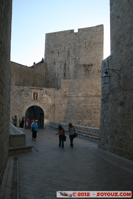 Dubrovnik - Ploce Gate
Mots-clés: Bosanka Croatie DubrovaÄ�ko-Neretvanska geo:lat=42.64192066 geo:lon=18.11204419 geotagged HRV PloÄ�e medieval patrimoine unesco chateau Ploce Gate