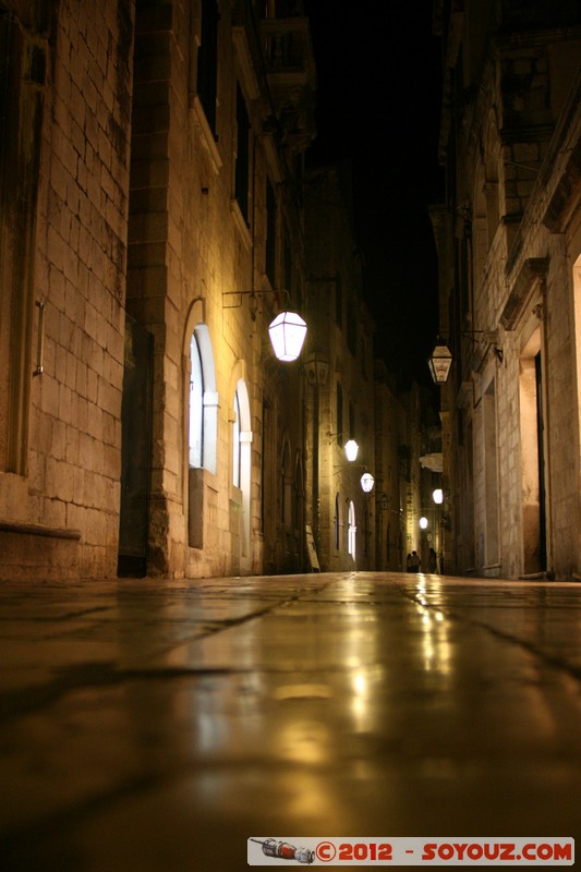 Dubrovnik by Night - Ulica Od puca
Mots-clés: Bosanka Croatie DubrovaÄ�ko-Neretvanska geo:lat=42.64092751 geo:lon=18.10827734 geotagged HRV Pile medieval patrimoine unesco Nuit