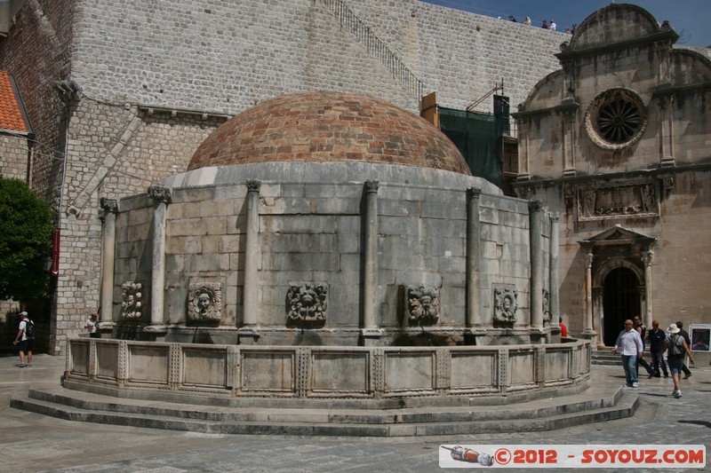 Dubrovnik - Stradun - Velika Onofrijeva cesma
Mots-clés: Bosanka Croatie DubrovaÄ�ko-Neretvanska geo:lat=42.64140026 geo:lon=18.10732872 geotagged HRV Pile medieval patrimoine unesco Fontaine