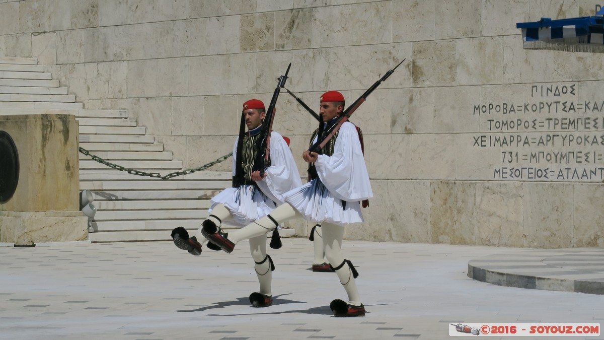 Athens - Syntagma - The changing of the guards
Mots-clés: Athina Proastia GRC Grèce Syntagma Athens Athenes Attica The changing of the guards